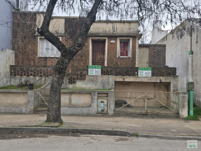 Casa a reciclar 2 dorm, amplio lote 375m² — San Martín