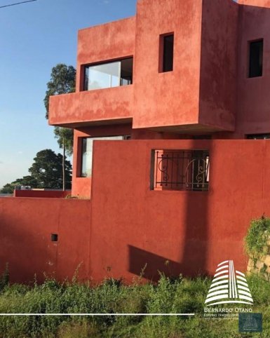 Casa en Venta 3 dormitorios 2 baños garage 1 — Los patos 99