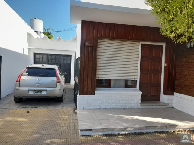 Casa en impecable estado, 104m², 2 dorm, 1 baño, 2 coch.