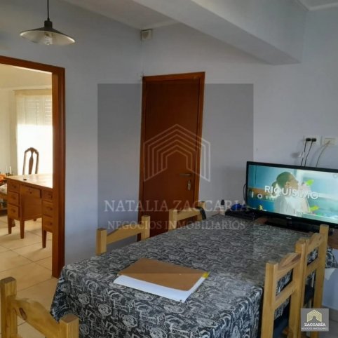Casa en impecable estado, 104m², 2 dorm, 1 baño, 2 coch.