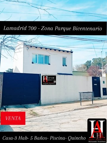 Casa 4 dorm, 321m² en Parque Bicentenario con cochera