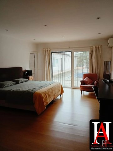 Casa 4 dorm, 321m² en Parque Bicentenario con cochera