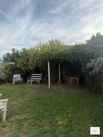 Casa en Venta 3 Dormitorios con Jardin — Montiel 436