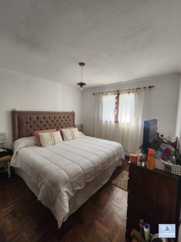 Casa en venta en Belgrano 1600, 2 dorm, 1 baño, garaje para 3 autos