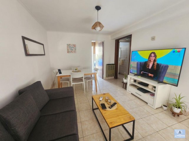 Casa en venta en Belgrano 1600, 2 dorm, 1 baño, garaje para 3 autos