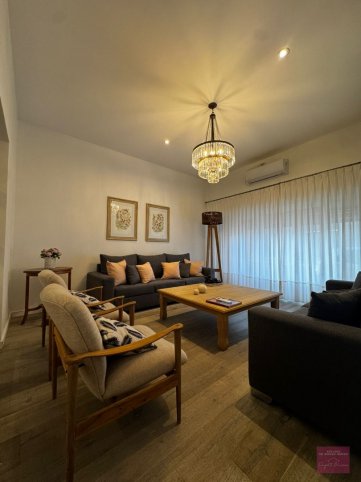 Casa moderna 3 dorm, 238m² en pleno centro — con pileta y garage