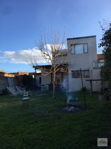 Casa en Ayacucho, 200m², 3 dorm, 4 baños, garage para 2