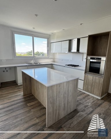 Depto 2 dorm, 100m² con cochera y terraza — Santamarina 810