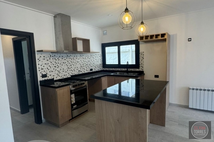 Casa 3 dorm, 160m² totalmente reciclada — Pinto 1700