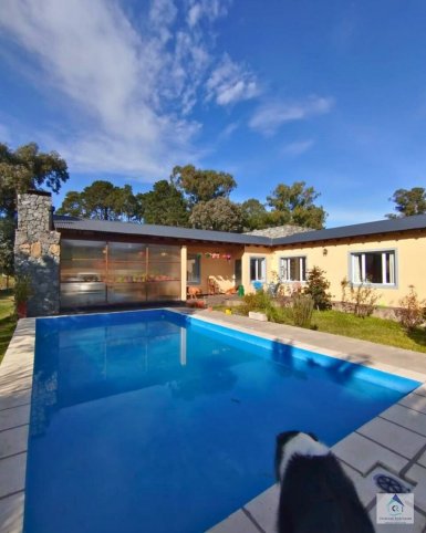 Casa quinta 3 dorm, 4200m² con pileta — Barrio el hornero