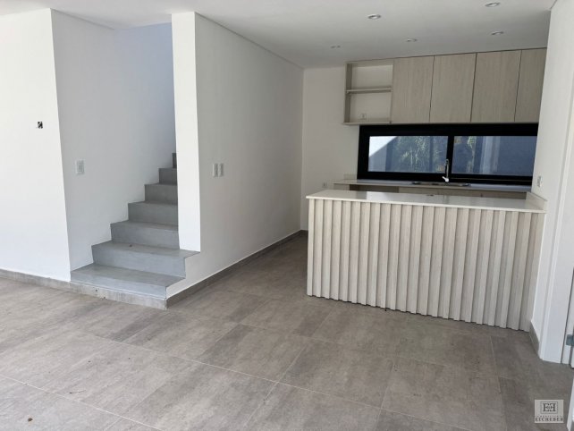 Casa en Venta en Barrio Uncas a Estrenar!! 135 m², 3 dorm, 4 baños