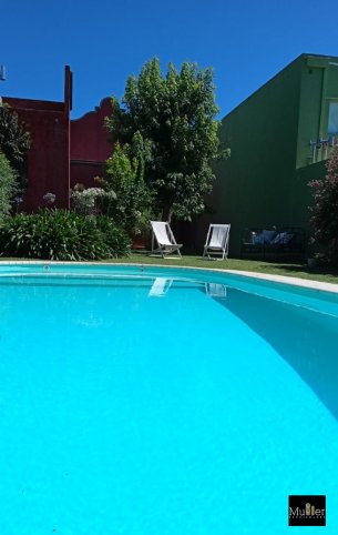 Casa 3 dorm, 110m² en Avenida Linstow con pileta y garage