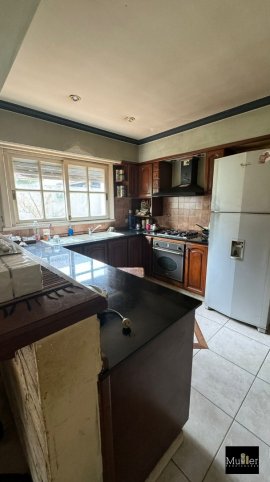 Casa 4 dorm, 210m² en Barrio Cerrito con garage