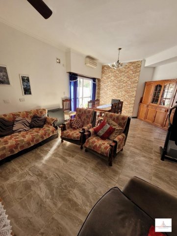Casa en venta de 4 dormitorios, 324m² — Pje Curupaiti
