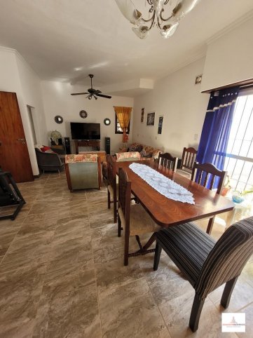 Casa en venta de 4 dormitorios, 324m² — Pje Curupaiti