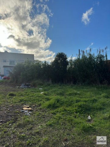 Lote de 1000m² en Las Malvinas — Todos los servicios