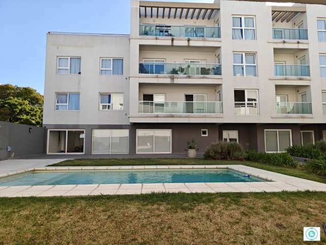 Depto 2 dorm, 84m² con cochera y pileta — Paz y Constitución