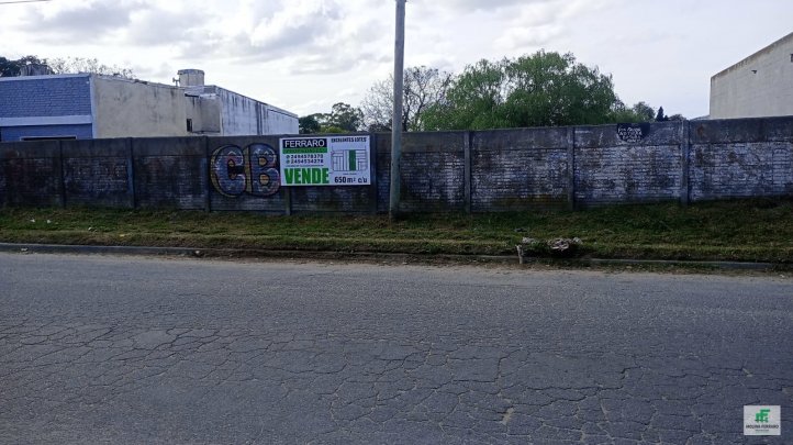 Lote en Venta 10x65 mts — Figueroa y Doering