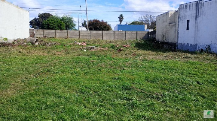 Lote en Venta 10x65 mts — Figueroa y Doering