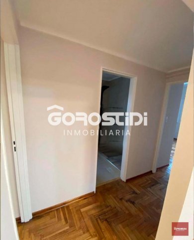 Depto reciclado 2 dorm, 1 baño, cochera — 9 de Julio 400