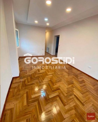 Depto reciclado 2 dorm, 1 baño, cochera — 9 de Julio 400