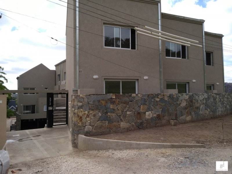 Depto 1 dorm, 90m² con cochera y pileta — Rondeau 372