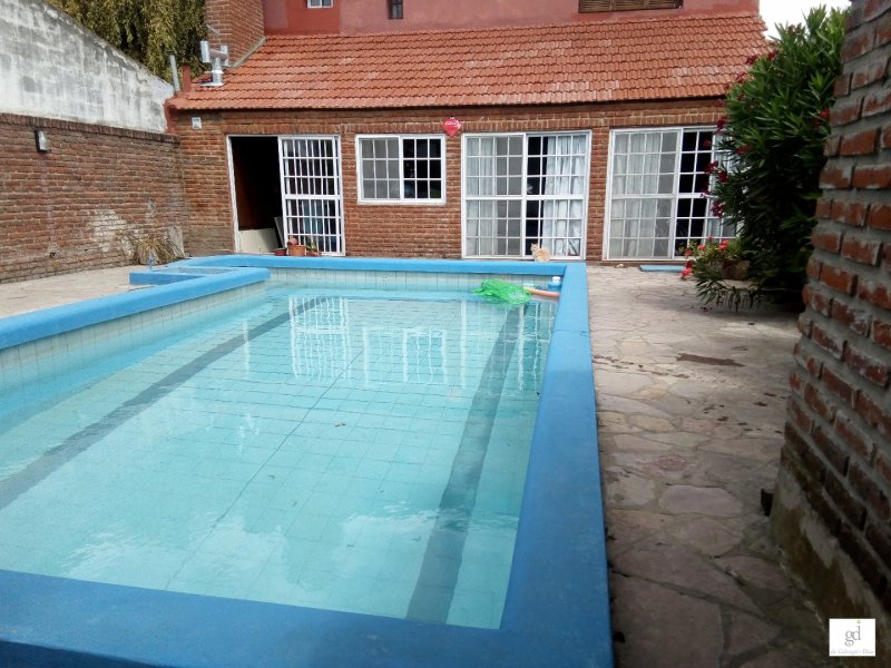 Casa 3 dorm, 177m² con pileta y quincho