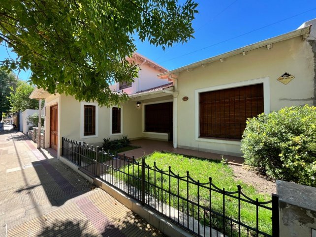 Casa 3 dorm, 190m² con pileta y garage — 14 de Julio