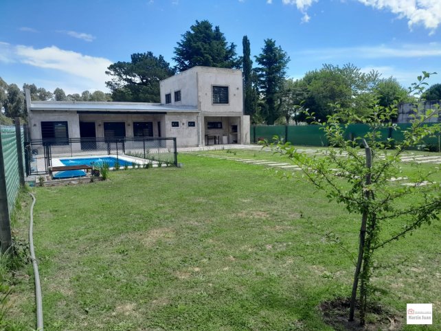 Casa quinta 3 dorm, 100m² con pileta y parque — La Merced