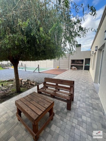 Casa 1 dorm, 78m² con quincho y pileta — Tucumán y Trabajadores Municipales