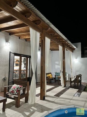 Casa 3 dorm, 150m² con pileta — Pasaje Balcarce