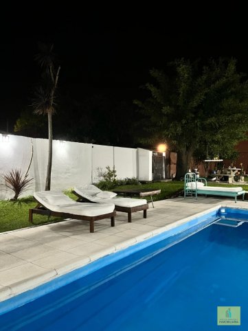 Casa 3 dorm, 150m² con pileta — Pasaje Balcarce