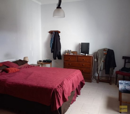 Casa en Venta Calle Ituzaingo, 2 dorm, 1 baño, entrada de auto