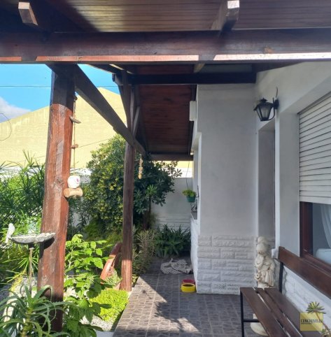 Casa en Venta Calle Ituzaingo, 2 dorm, 1 baño, entrada de auto