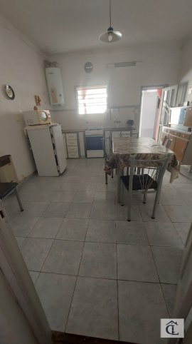 Casa en venta de 3 dormitorios, 90m² con estacionamiento — Montevideo 1395