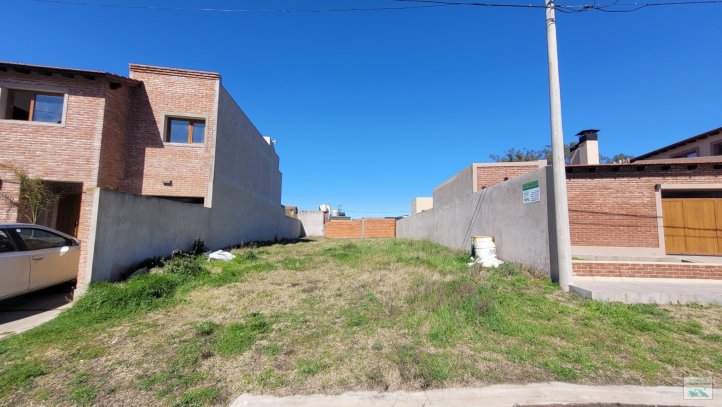 Lote de 313m² en Barrio Mirage, listo para construir