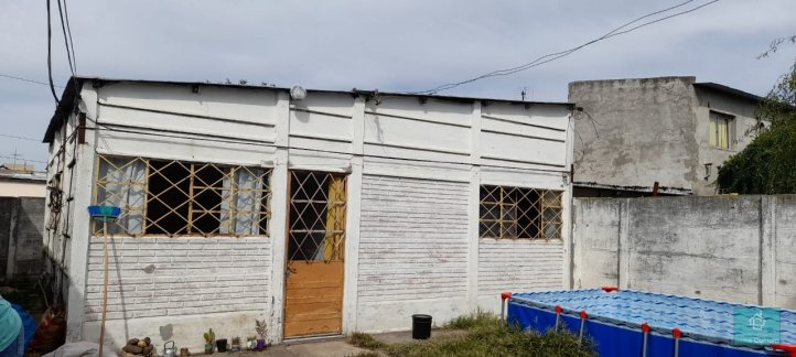 Casa en Pasteur 591, 60m², 2 dorm, 1 baño, entrada de autos