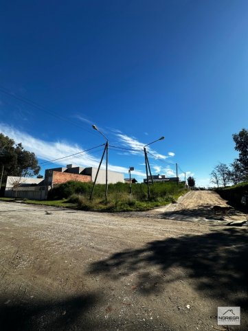 Lote en venta 430m² con todos los servicios — Argerich y Segundo Sombra