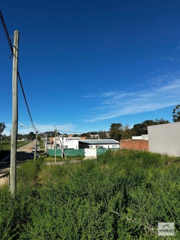 Lote en venta 430m² con todos los servicios — Argerich y Segundo Sombra