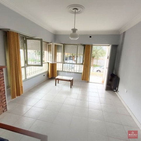 Casa en Venta en Barker, 375m², 2 dorm, 1 baño, garage