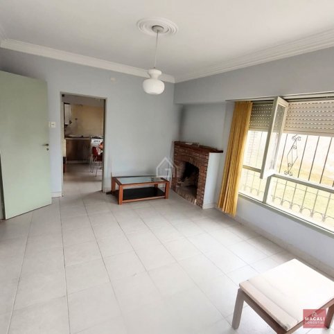 Casa en Venta en Barker, 375m², 2 dorm, 1 baño, garage