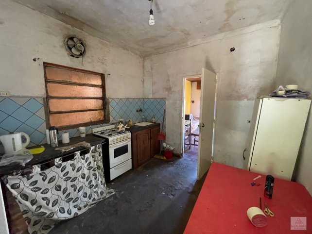 Casa a reciclar 2 dorm, 65m² con garage — Peyrel y Piedrabuena