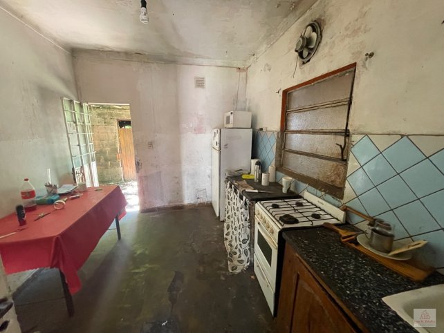 Casa a reciclar 2 dorm, 65m² con garage — Peyrel y Piedrabuena