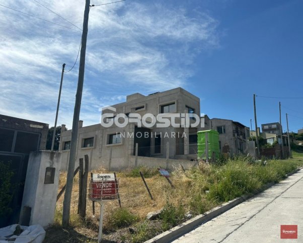 Lote en Venta 10x44.45 en Av. Estrada y Picheuta