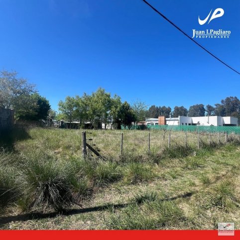 Lote en venta 500m² con todos los servicios — La Merced y Basílico