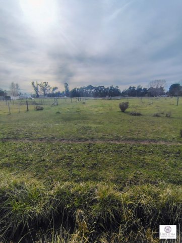 Lote de 1200m² en Los Huesos, ideal para vivienda