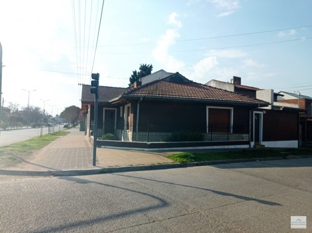 Casa 3 dorm en Fugl esquina Alvear