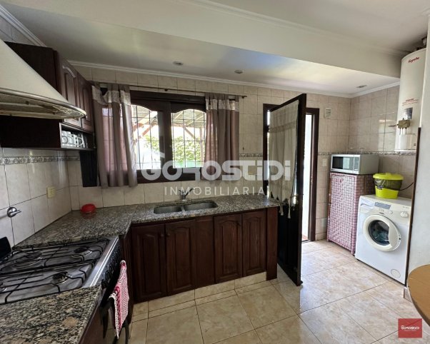 Casa 4 dorm en Payro 1069 — Zona Calvario