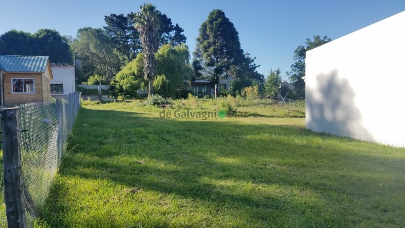 Lote en venta de 300m² en Juan B. Justo y Calihue, listo para edificar
