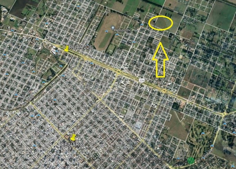 Lote en venta 996m² sobre avenida con todos los servicios
